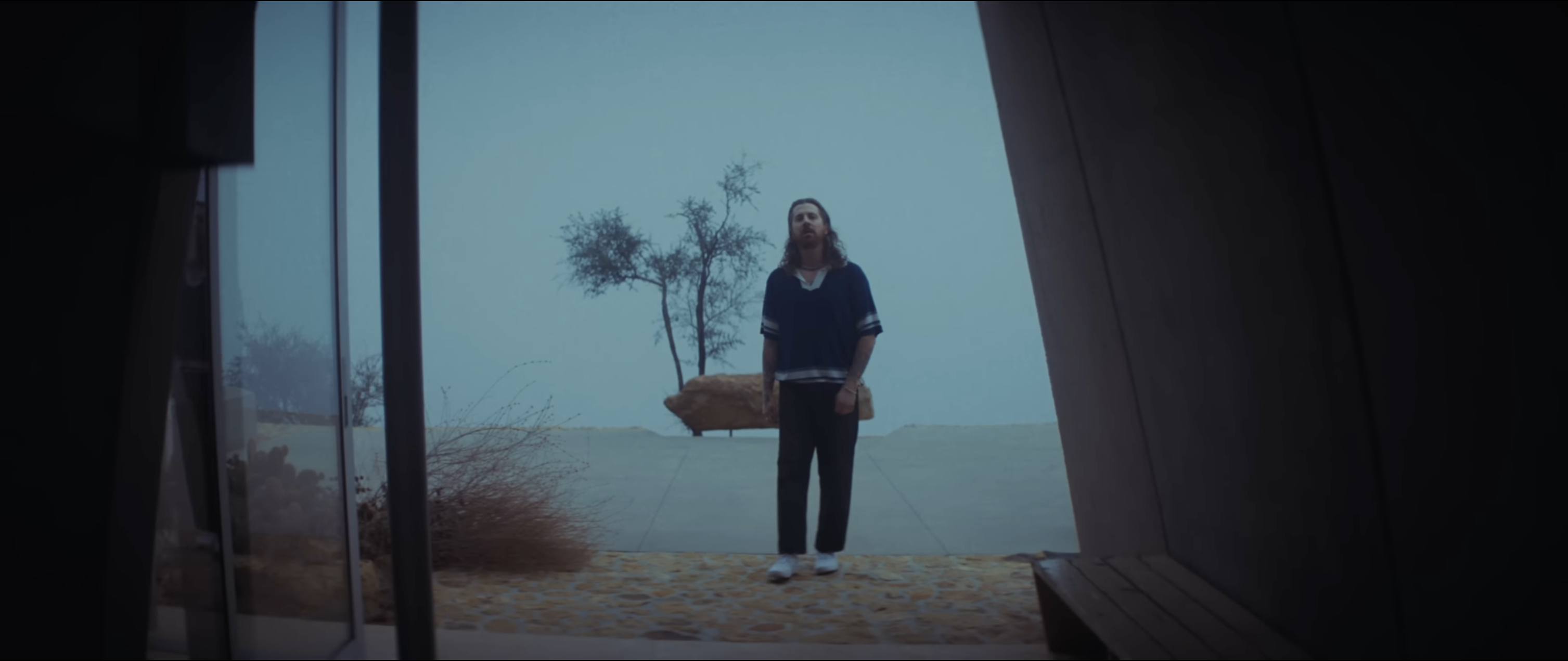 Everybody Knows still 1