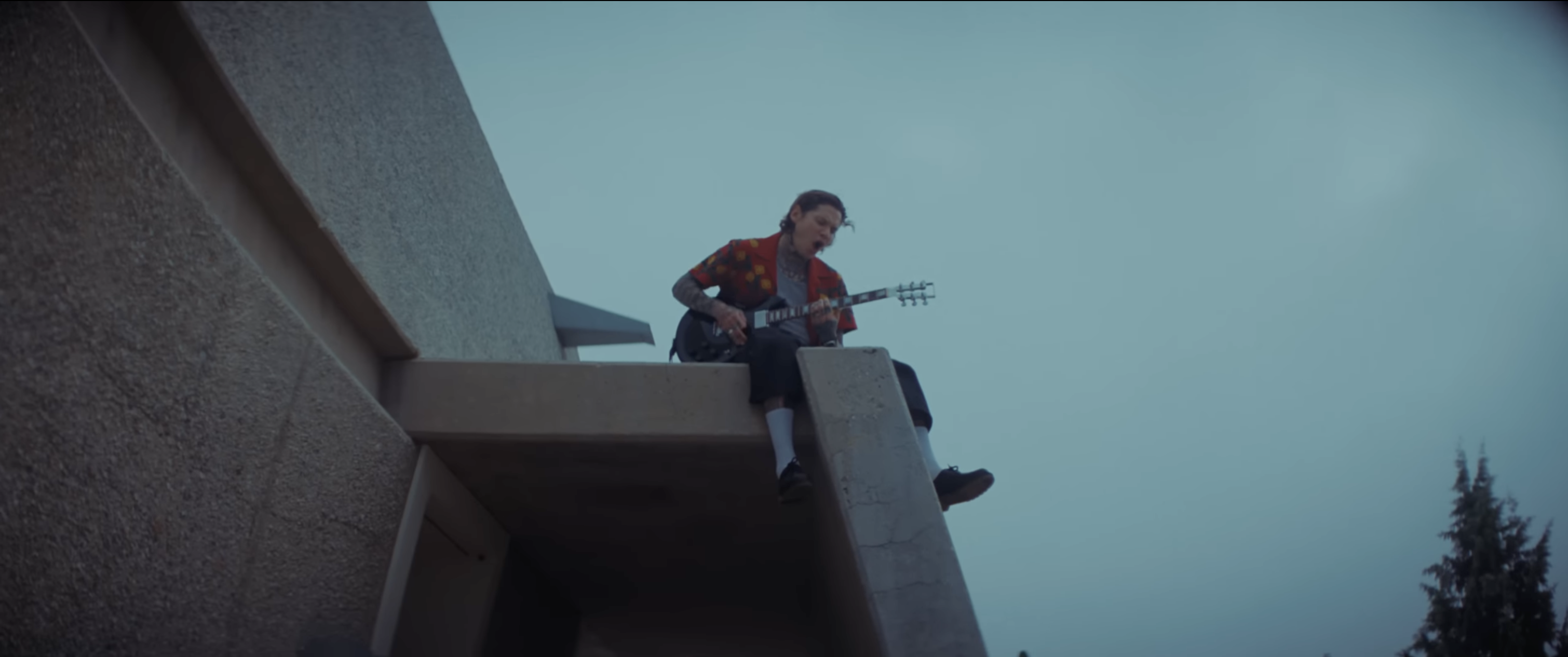 Everybody Knows still 2